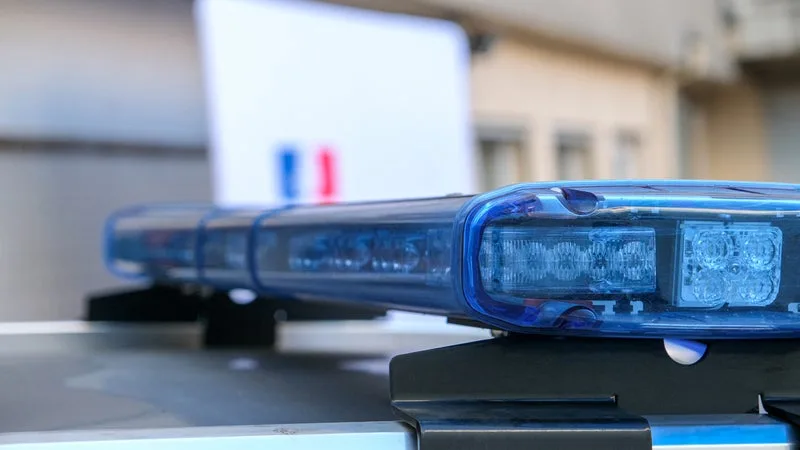 INFO BFMTV. 14kg de cocaïne découverts dans le plancher d'un camion à Arles, deux personnes interpellées