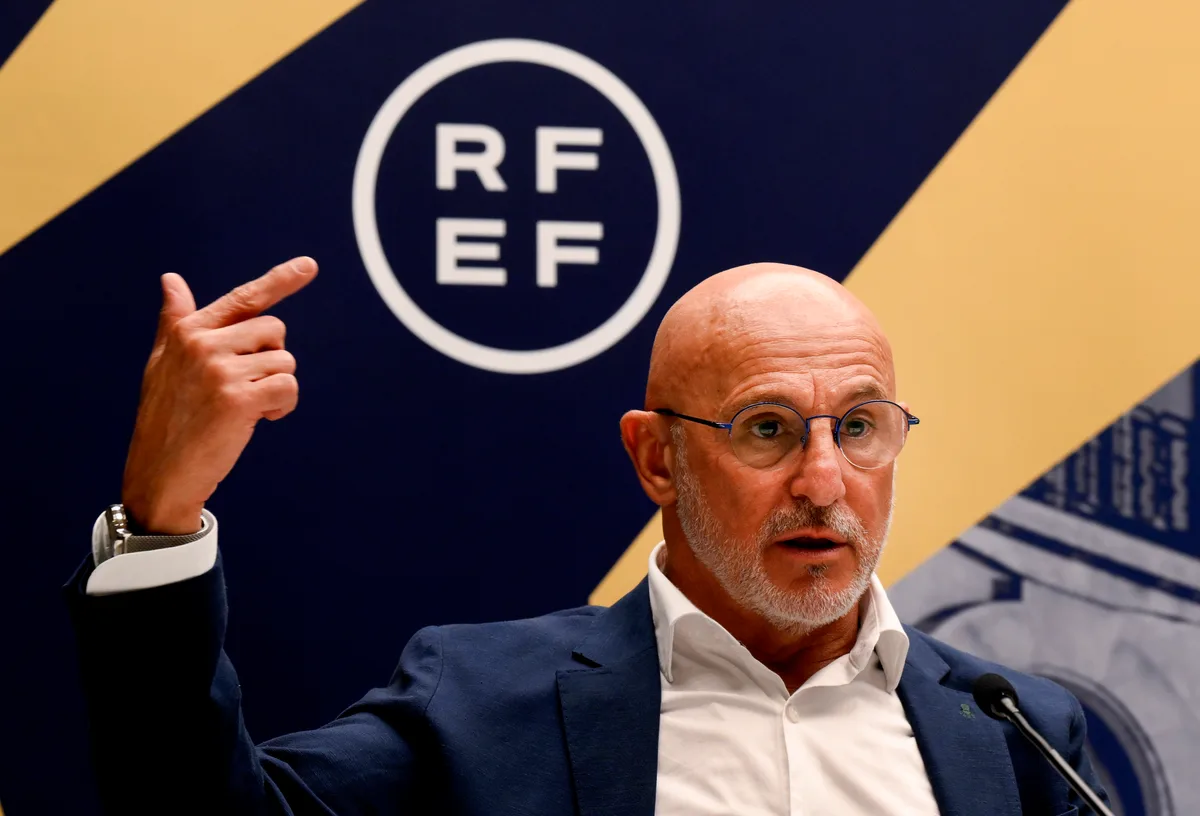 Louzán da por cerrada la renovación de Luis de la Fuente, que se ampliará hasta 2032: "Estamos rematando el acuerdo para que esté con nosotros unos cuantos años más"