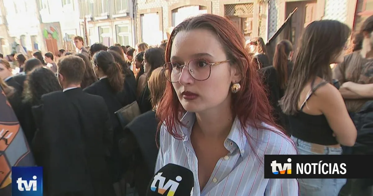 Centenas de estudantes saíram à rua no Porto contra o aumento das propinas e cortes no ensino superior