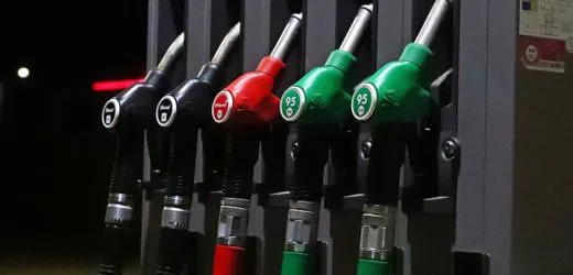 Spritpreise: Tankrabatt durch Steuersenkung kommt laut Ökonomen nur teilweise an