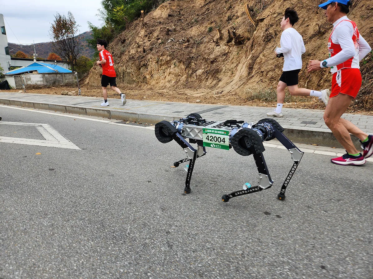쉬지 않고 42km 달린 로봇…사람보다 에너지 32% 적게 쓴 비결은