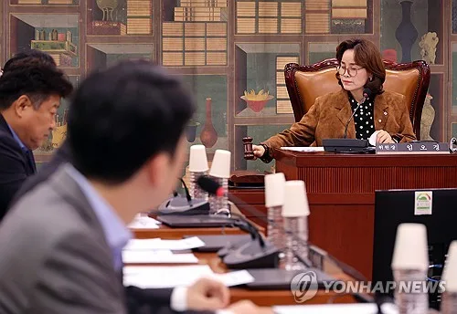 임오경 "책 수출지원 예산 37% 늘었는데 수출실적은 떨어져"