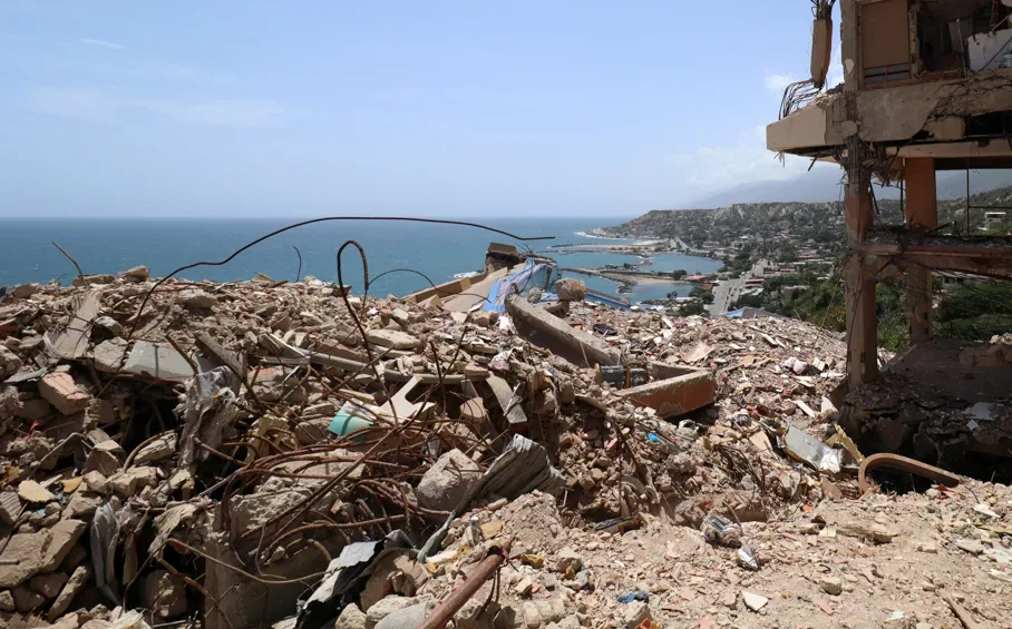 A 2 meses de los terremotos: 6.430 muertos y aún hay cuerpos debajo de los escombros