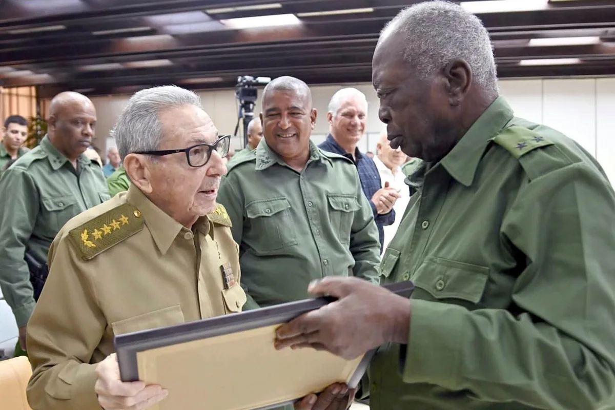 En medio de los rumores por su estado de salud, reapareció Raúl Castro en un acto en Cuba