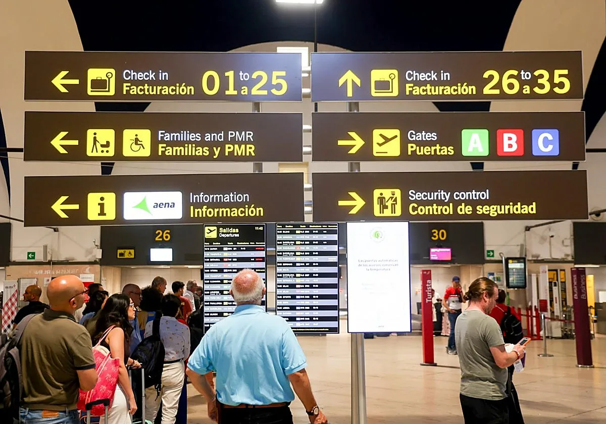 Óscar Puente confirma que deja fuera a Sevilla de las inversiones para ampliar el aeropuerto