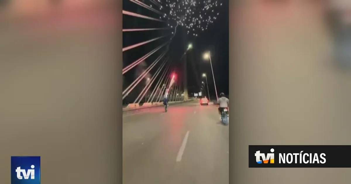 Motards filmam-se a fazer manobras perigosas e a lançar fogo de artifício em ponte de Coimbra