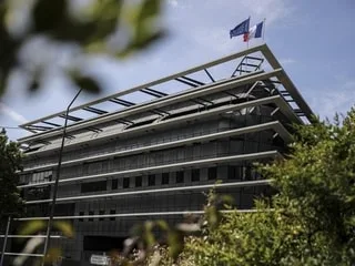 Les douanes découvrent 7 tonnes de cigarettes de contrebande dans son camion à Cherbourg, le chauffeur rejugé en appel