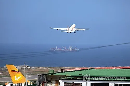 베네수엘라 관문 공항 운영 재개…지진 후 두 달만