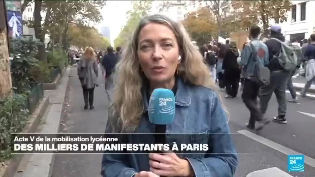 France : les lycéens dans les rues sont "accompagnés par des parents, des professeurs"