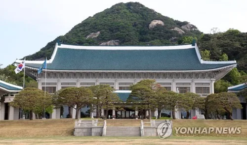 [속보] 靑 "이란·호르무즈 관련 실질적·군사적 기여 美와 논의 중"