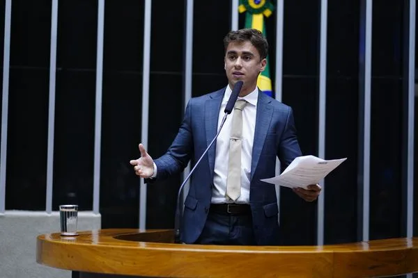 Em áudio, Nikolas Ferreira chama Vorcaro de 'lindão' e cobra liberação de ativo, diz site