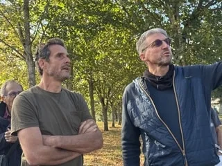 Figure de la résistance écologique, Thomas Brail s’oppose à l’abattage d’arbres jusque dans cette ville en Côtes-d’Armor