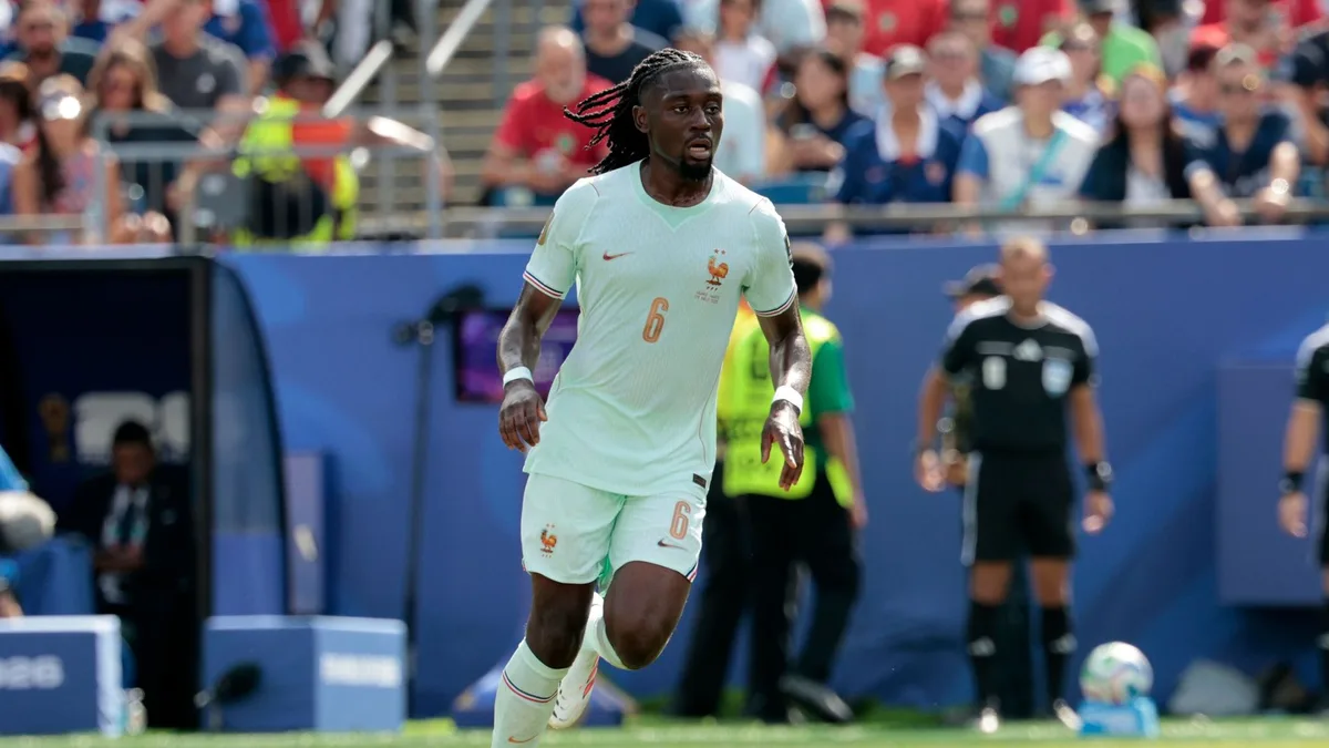 Chelsea close to agreeing deal for Roma's Kone