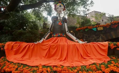 Día de Muertos en la Casa de Emilio "El indio" Fernández: así luce el altar dedicado a Elsa Aguirre