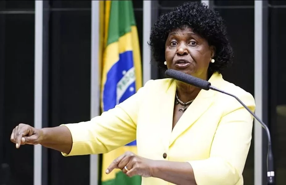 Benedita da Silva e Renata Souza são atacadas durante manifestação pró-Lula no Rio