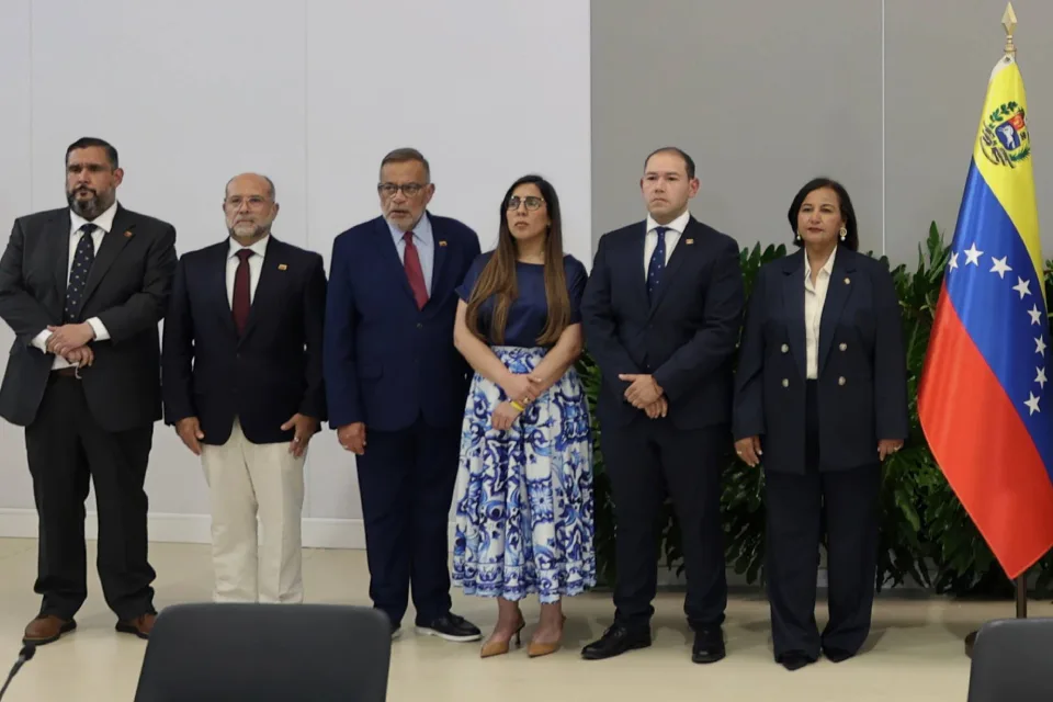 Con quiénes se ha reunido Dinorah Figuera y qué le han pedido llevar a la mesa de diálogo