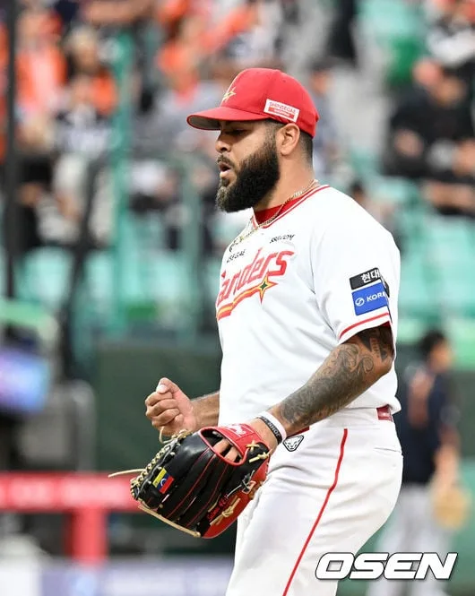 ‘美 트리플A ERA 7.50→KBO 1.44’ 한국 오더니 괴물 됐다…SSG와 2년 재계약, 美 매체, “2029년 133억 규모 계약도 가능”