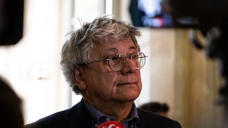 "Tous les chiffres sont au rouge sauf un: les dividendes": Éric Coquerel (LFI) veut relancer l'économie en allant chercher "l'argent qui n'est pas productif"