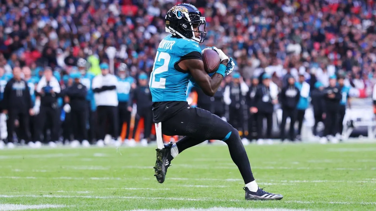 Jaguars’ Hunter becomes first player since 2002 with TD catch, interception