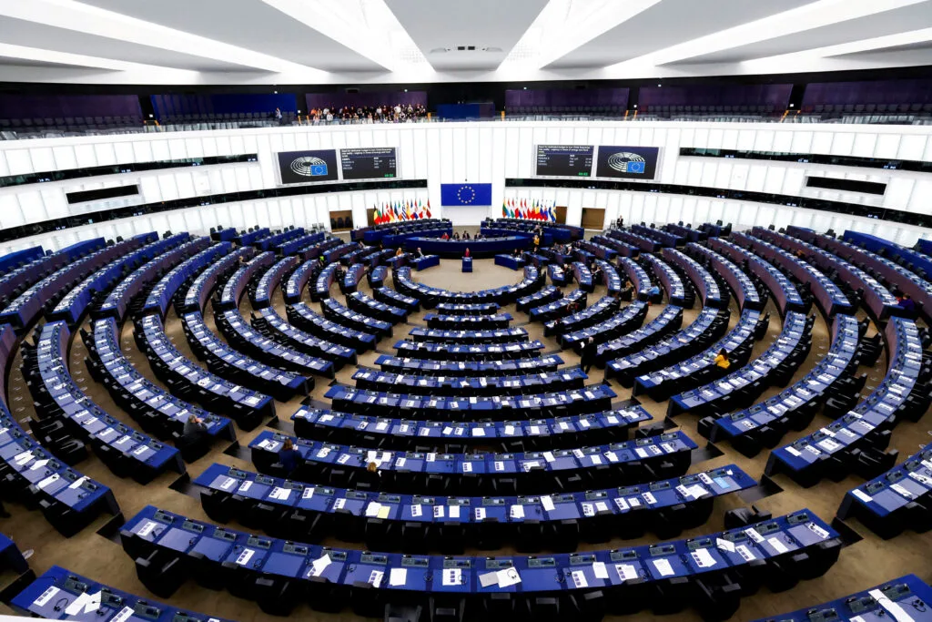 Eurodeputados querem lei para combater stress e assédio no trabalho na UE
