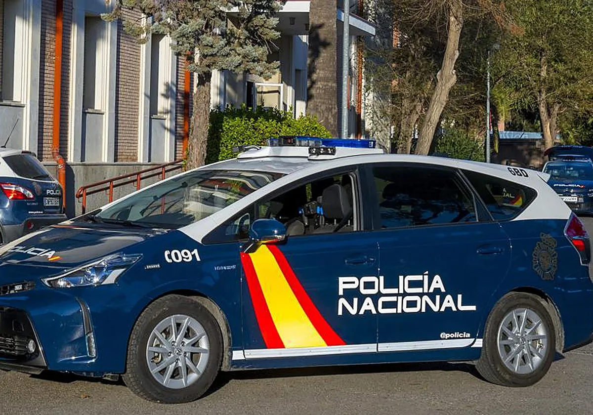 Detienen a un hombre por apuñalar a una mujer en el barrio del Juncal de Sevilla