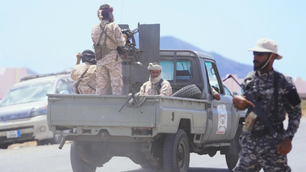 Yémen: les Houthis visent le siège du gouvernement à Aden, au moins quatre morts
