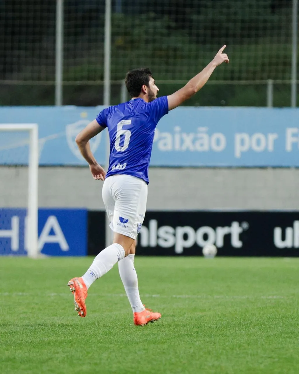 De saída do Barra, zagueiro se despede com gol decisivo em permanência na Série C