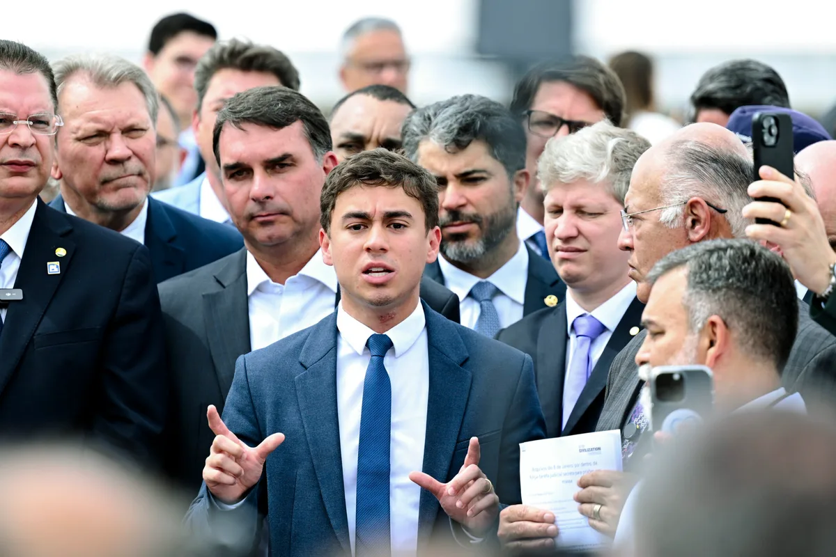 Nikolas apresenta PEC que prevê corte de salários de políticos
