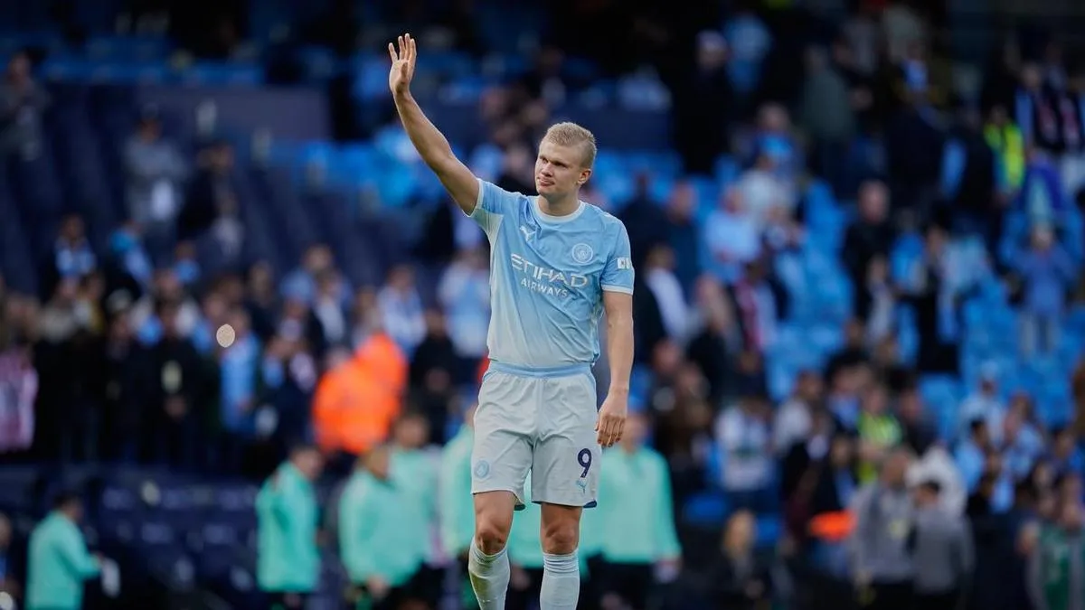 Man City win thriller to top EPL, United rescue draw