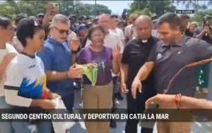 Inauguran gimnasio vertical para el deporte y la cultura en Catia La Mar