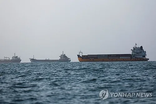 美, 이틀만에 또 이란 공습…"호르무즈 섬·민간공항 피격"(종합2보)