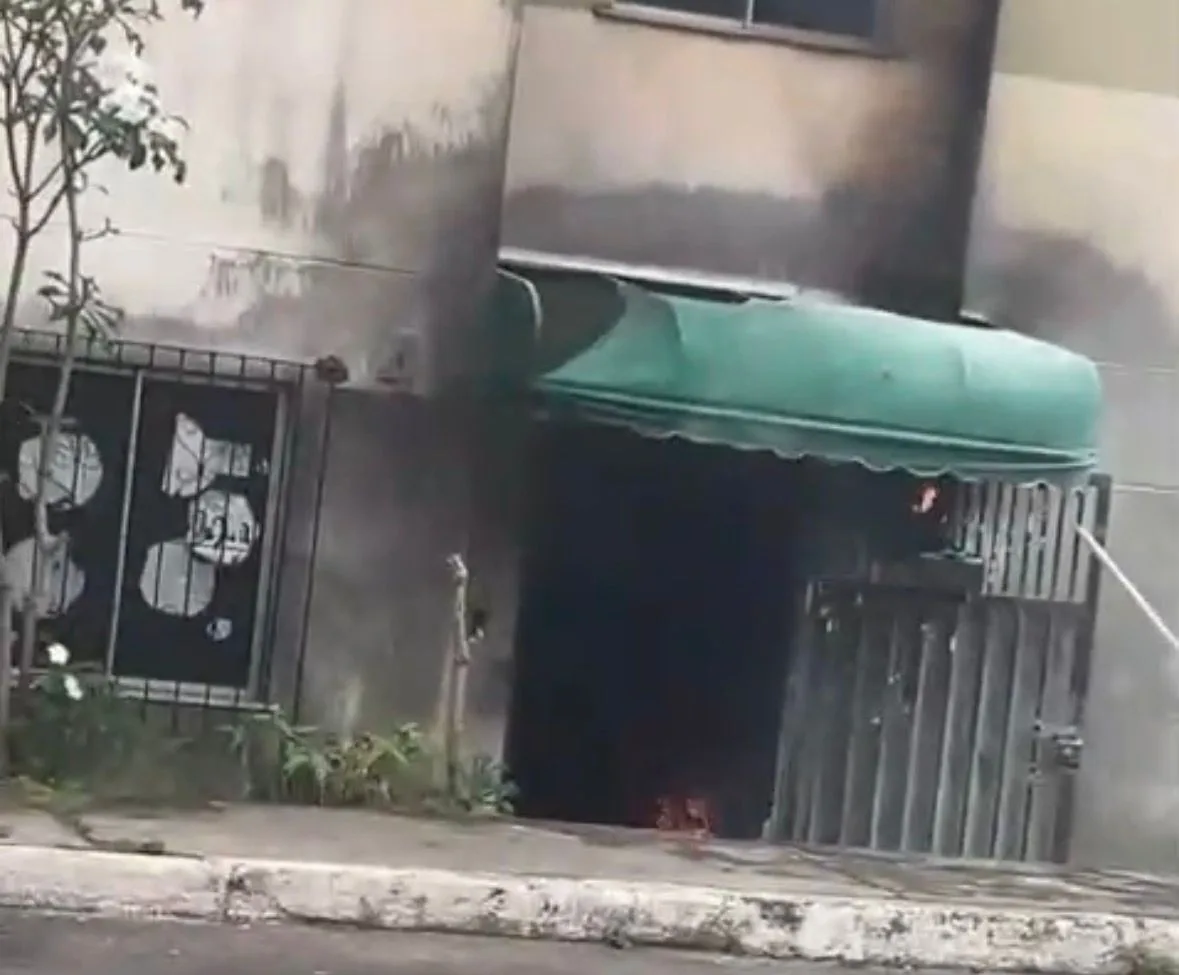 Incêndio em rede elétrica atinge apartamento em Lauro de Freitas; veja vídeo
