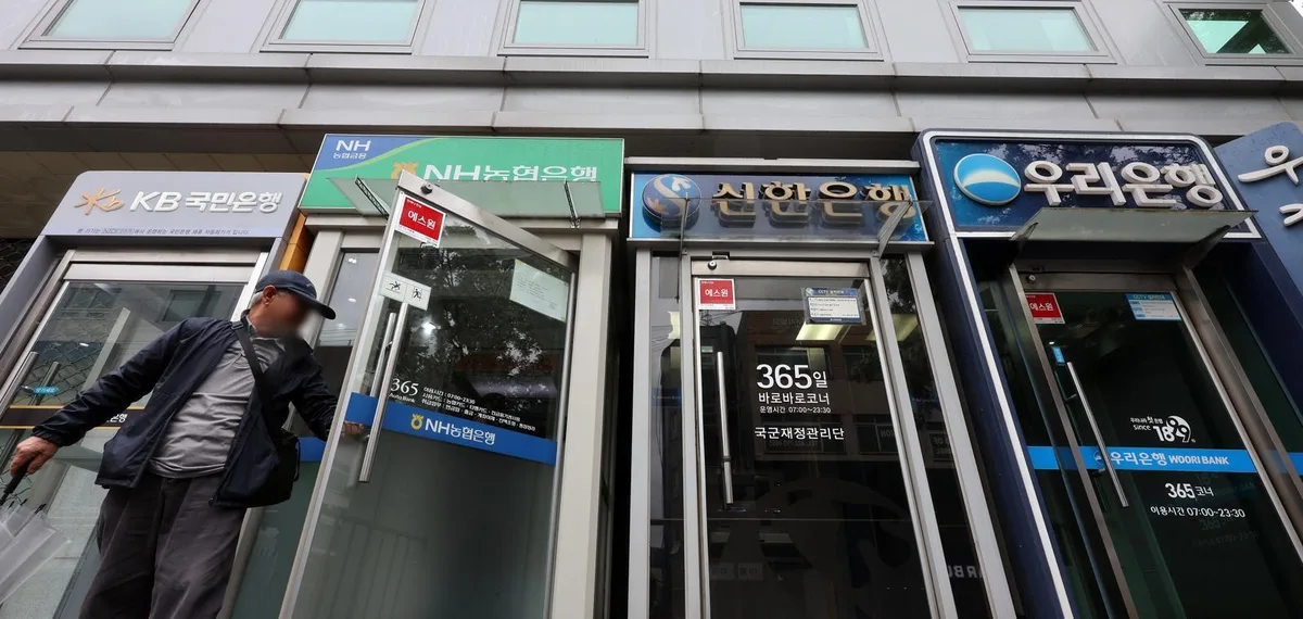 “풍차돌리기 쏠쏠”…‘롤러코스피’에 지친 투자자들, 예·적금으로 U턴