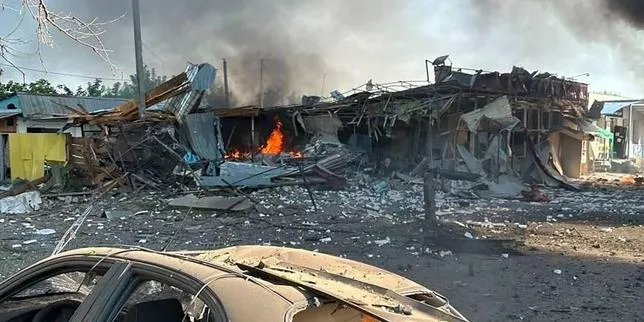 EN DIRECT, guerre en Ukraine : une attaque de missiles russes sur Petchenihy, dans l’oblast de Kharkiv, fait dix morts, selon les autorités locales