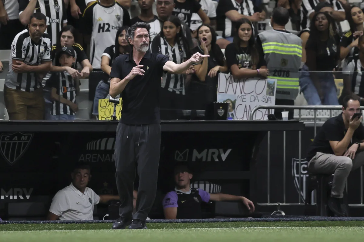 Domínguez revela pedido de desculpas no Atlético-MG e atraso em recuperação de Scarpa