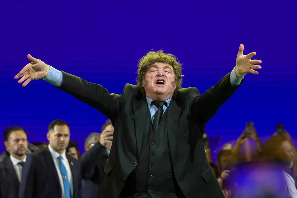 Por que Milei ataca o Brasil e se curva aos EUA? O conceito que define a diplomacia argentina