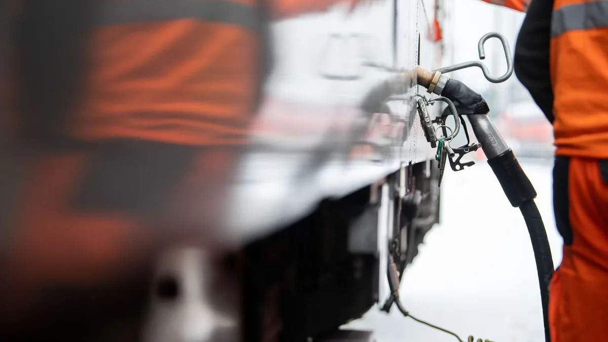 Am Abstellgleis: Rund 900 Liter Diesel aus Lokomotiven abgezapft