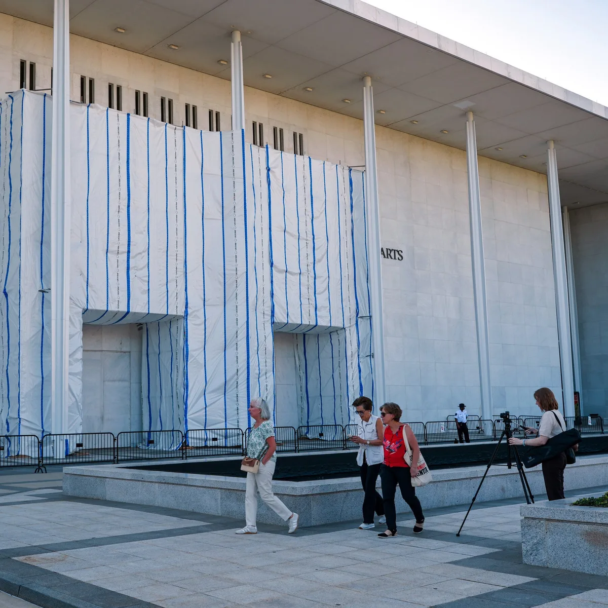 Kennedy Center Closes Its Doors Despite a Judge’s Order