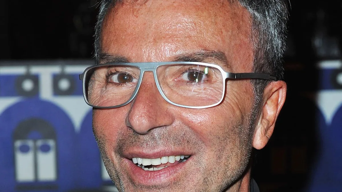 Il avait commencé sa carrière comme coiffeur avant de maquiller Jackie Kennedy et Grace Kelly: Olivier Échaudemaison, ancien directeur créatif chez Guerlain, est mort à l’âge de 84 ans