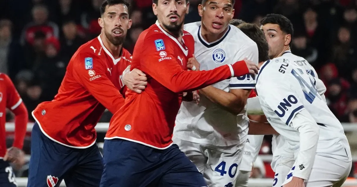 Lomónaco y su futuro en Independiente: "Nunca me bajaría del barco, a no ser que se concrete"