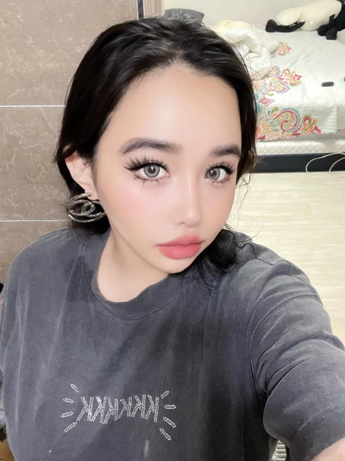 박봄, 작곡가 활동 선언하더니…명품 귀걸이 인증 [DA★]