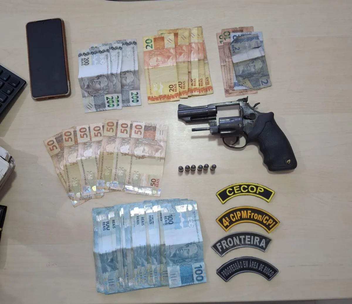 Homem é preso com revólver e quase R$ 6,5 mil em Pacaraima