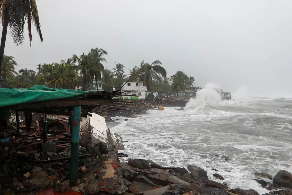 Huracán ‘Trudy’ es categoría 1, pero sigue ‘bravo’: Hay alerta en 4 estados por lluvias