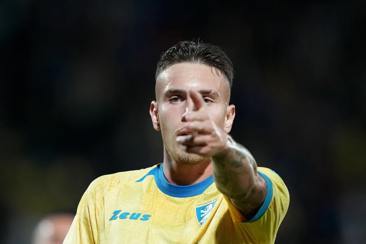 El insólito gol que encaminó el hat-trick de Antonio Raimondo, el “capocannoniere” de 22 años que sorprende en Italia