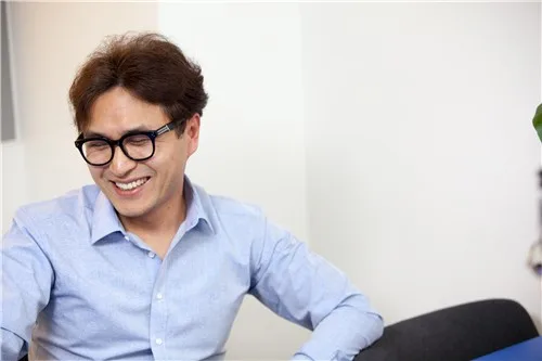 또다시 예술원 겨눈 이기호 작가 "문학으로 하는 1인 시위"
