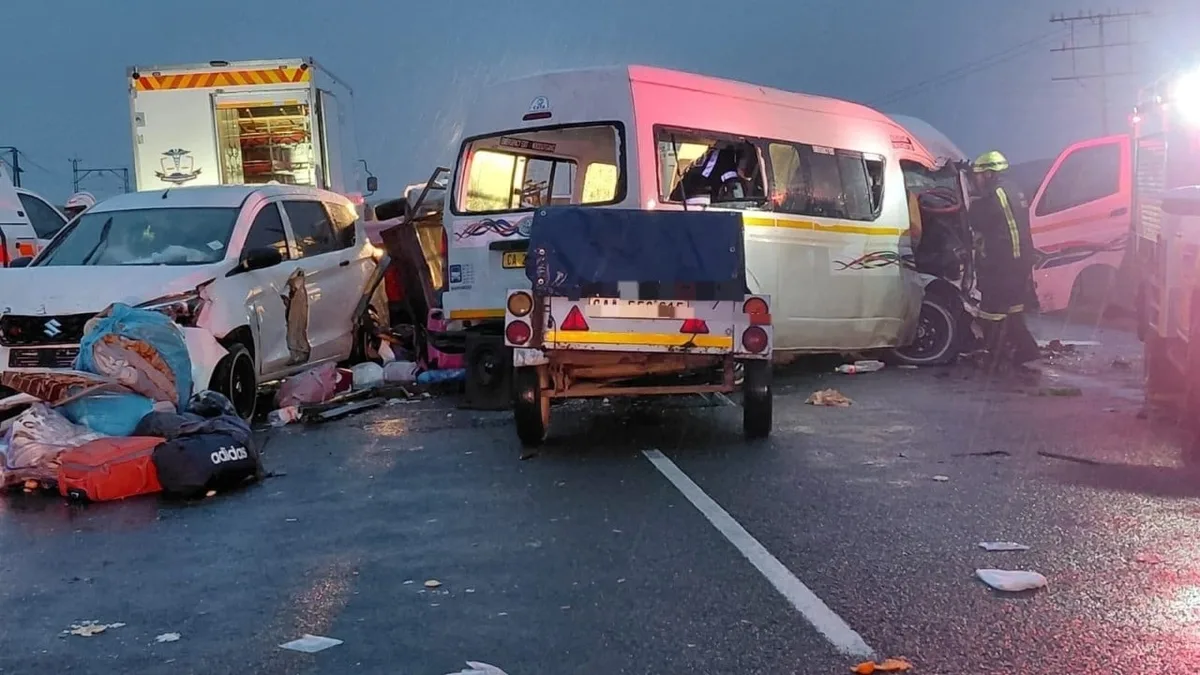 South Africa road accident kills at least 21 people