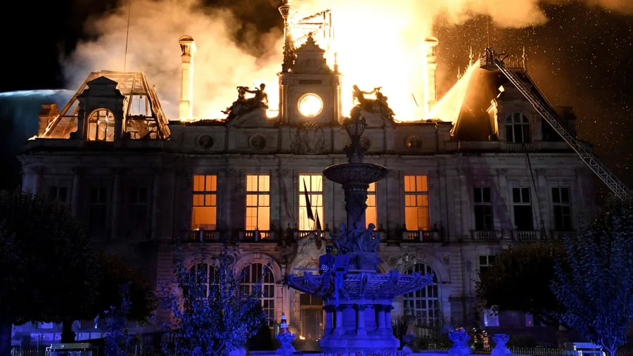 Sozialkonflikte: Eskalationen in Frankreich – Vance sieht Einwanderungspolitik als Grund