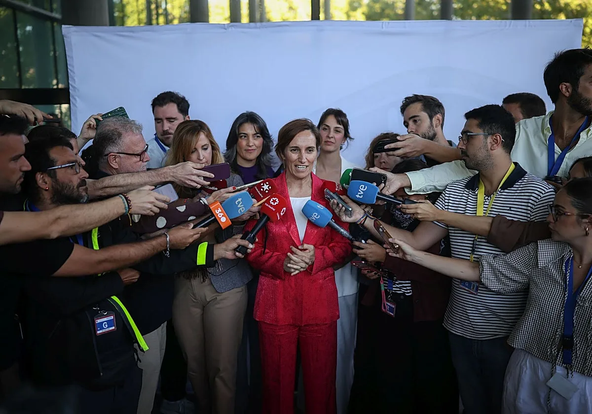 Mónica García califica como «fake» el fin de las guardias obligatorias de 24 horas anunciado por Ayuso