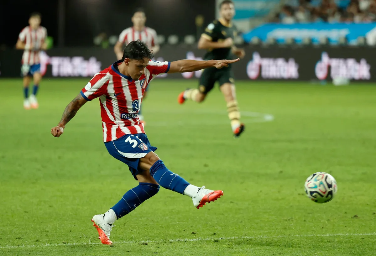 El Racing ata a Iker Luque y el Atleti tiende puentes hacia Jorge Salinas