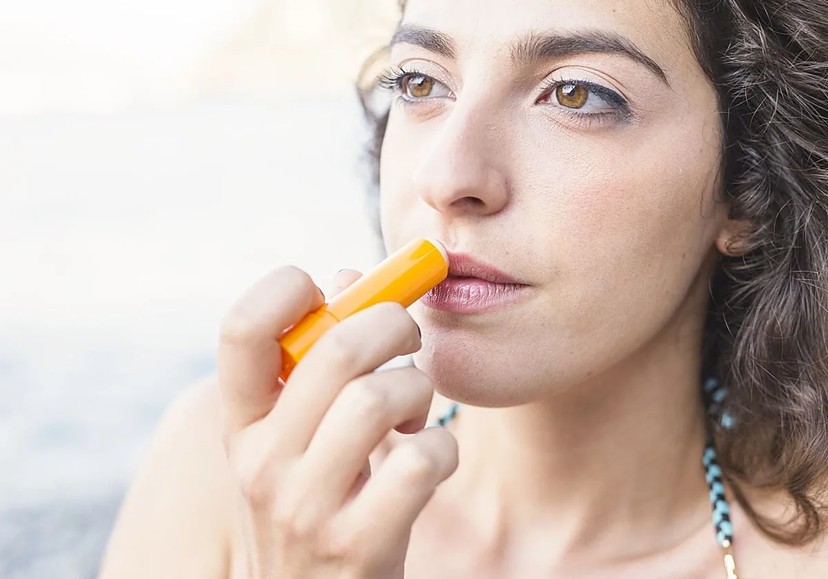 Así envejece el sol los labios: pérdida de volumen, deshidratación y arrugas en el contorno